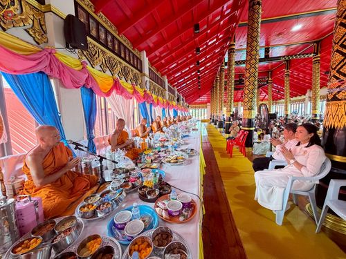 ภาพ No.250174:วันพุธที่ 8 ตุลาคม พ.ศ. 2568 พิธีทอดกฐินสามัคคีทั่วไทย 30,000 วัด โดยคณะศิษยานุศิษย์ บูชาธรรม 81 ปี หลวงพ่อธัมมชโย ณ วัดดอนไก่ดี อ.กระทุ่มแบน จ.สมุทรสาคร