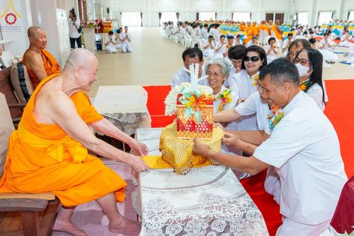 ภาพ No.87083:พิธีทักษิณานุปทานแด่บรรพชนตระกูลผ่องสวัสดิ์ และหมู่ญาติที่ล่วงลับไปแล้ว ณ มหาเจดีย์ทัตตชีโว ศูนย์อบรมเยาวชนกาญจนบุรี วันที่ 31 สิงหาคม พ.ศ. 2566