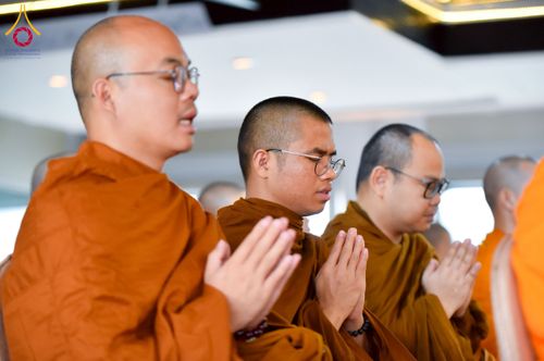 ภาพ No.224830:วันเสาร์ ที่ 10 พฤษภาคม พ.ศ. 2568 วัดพระธรรมกายฮ่องกง จัดพิธีปล่อยปลา บนเรือใหญ่บนอ่าวฮ่องกง และจัดพิธีถวายมหาสังฆทานกลางทะเล ประจำปี 2568 เนื่องในสัปดาห์วิสาขบูชาโลก