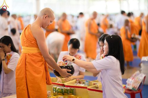 ภาพ No.177562:พิธีตักบาตรและพิธีบูชาข้าวพระ ในวันอาทิตย์ต้นเดือนที่ 1 ธันวาคม พ.ศ. 2567 ณ สภาธรรมกายสากล วัดพระธรรมกาย