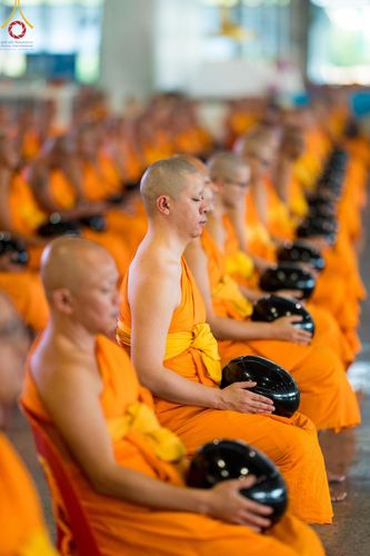 ภาพ No.136550:พิธีตักบาตร พิธีบูชาข้าวพระ ในวันอาทิตย์ต้นเดือนที่ 5 พฤษภาคม พ.ศ. 2567 ณ วัดพระธรรมกาย จ.ปทุมธานี