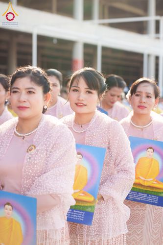 ภาพ No.178182:พิธีทอดผ้าป่าไทย-เมียนมา ครั้งที่ 7 วันอาทิตย์ที่ 1 ธันวาคม พ.ศ.2567 ณ สภาธรรมกายสากล  พระมหาธรรมกายเจดีย์ วัดพระธรรมกาย จ.ปทุมธานี