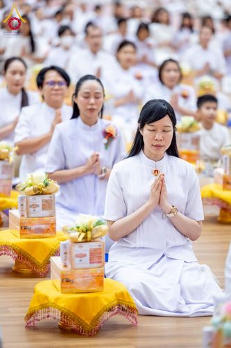 ภาพ No.239554:วันอาทิตย์ที่ 17 สิงหาคม พ.ศ. 2568 พิธีถวายคิลานเภสัช และอุปกรณ์ทางการแพทย์ แด่คณะสงฆ์ เนื่องในวันธรรมชัย ณ ห้องแก้วสารพัดนึก 2 สภาธรรมกายสากล วัดพระธรรมกาย