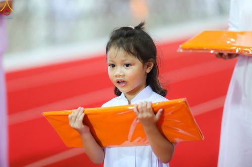 ภาพ No.88936:พิธีทอดผ้าป่าสมทบกฐินครั้งที่ 2 วันศุกร์ที่ 29 กันยายน พ.ศ. 2566 วันเพ็ญขึ้น 15 ค่ำ เดือน 10 ณ ห้องแก้วสารพัดนึก 1 วัดพระธรรมกาย