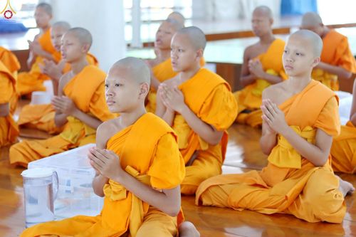 ภาพ No.229664:วันที่ 25 มิถุนายน พ.ศ. 2568 (แรม 15 ค่ำ เดือน 7) พิธีบุพเปตพลี ครั้งที่ 166 ร่วมอุทิศบุญแด่หมู่ญาติที่ล่วงลับไปแล้ว และสืบทอดอายุพระพุทธศาสนา ณ หอฉันคุณยายอาจารย์ฯ วัดพระธรรมกาย