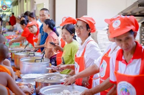 ภาพ No.218170:วันอาทิตย์ที่ 6 เมษายน พ.ศ. 2568 ว่าที่ร้อยตรี ตระกูล โทธรรม ผู้ว่าราชการจังหวัดนราธิวาส เหล่ากาชาดจังหวัดนราธิวาส และเจ้าหน้าที่ข้าราชการทุกภาคส่วน ร่วมถวายภัตตาหารแด่คณะสงฆ์และสามเณรภาคฤดูร้อน ณ ที่พักสงฆ์บ้านร่มเย็น ศูนย์อบรมเยาวชนเมืองนราธิวาส