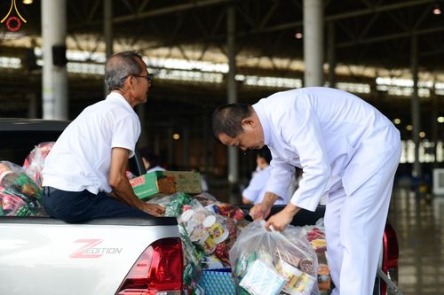 ภาพ No.150568:V.44 เพื่อพ่อ ภาพเตรียมงาน ปฎิบัติงาน ของเจ้าหน้าที่ อาสาสมัคร ทุกสถานะ เพื่อความสำเร็จ ในงานวันธรรมชัย วันอังคารที่ 27 สิงหาคม พ.ศ. 2567