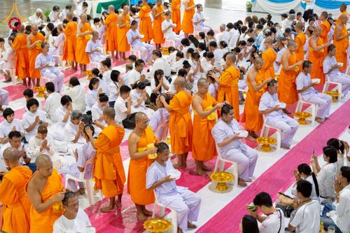 ภาพ No.230705:วันที่ 29 มิถุนายน พ.ศ.2568 พิธีตัดปอยผมและปลงผมนาคธรรมทายาท โครงการบรรพชาอุปสมบทหมู่ รุ่นเข้าพรรษา ณ วิหารคด วัดพระธรรมกาย