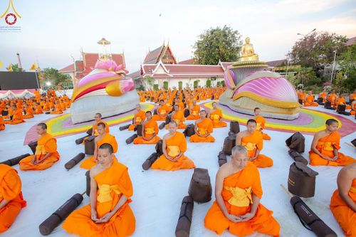 ภาพ No.194165:พระธรรมยาตราปฏิบัติธรรม และถ่ายภาพหมู่ประวัติศาสตร์ ณ วัดสองพี่น้อง ต.ต้นตาล อ.สองพี่น้อง จ.สุพรรณบุรี ในโครงการธรรมยาตรา กตัญญูบูชา มหาปูชนียาจารย์ พระมงคลเทพมุนี(สด จนฺทสโร) พระผู้ปราบมาร อนุสรณ์สถาน 7 แห่ง ปีที่ 13 วันที่ 12 มกราคม พ.ศ. 2568