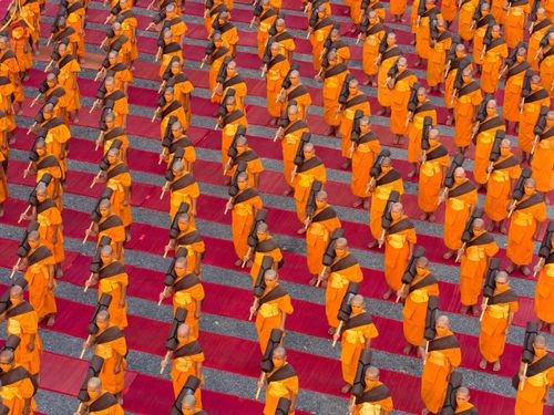 ภาพ No.127938:คณะพระธรรมยาตราฯ ปฎิบัติธรรมและถ่ายภาพหมู่ประวัติศาสตร์ ณ ลานหน้าพระปรางค์สามยอด วัดโคกสมานคุณ อ.หาดใหญ่ จ.สงขลา วันเสาร์ที่ 9 มีนาคม พ.ศ. 2567