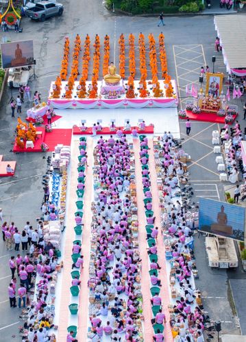 ภาพ No.150787:พิธีเจริญพระพุทธมนต์ และทำบุญตักบาตรแด่คณะสงฆ์ จำนวน 121 รูป เนื่องในโอกาสฉลองครบรอบ 120 ปี อำเภอคลองหลวง จังหวัดปทุมธานี เพื่อถวายเป็นพุทธบูชา ช่วยเหลือผู้ประสบความเดือดร้อนจากอุทกภัย และคณะสงฆ์ 323 วัด 4 จังหวัดชายแดนภาคใต้ วันเสาร์ที่ 31 สิงหาคม พ.ศ. 