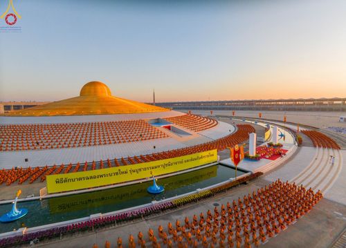 ภาพ No.105231:พิธีตักบาตรฉลองพระบวชใหม่ รุ่นบูชาธรรมมหาปูชนียาจารย์ และต้อนรับศักราชใหม่ วันจันทร์ที่ 1 มกราคม พ.ศ. 2567 ณ ลานธรรมพระมหาธรรมกายเจดีย์ วัดพระธรรมกาย