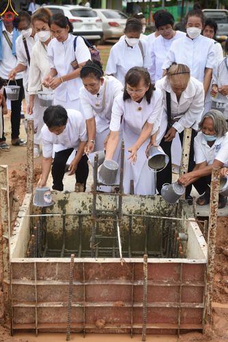 ภาพ No.87634:พิธีสวดพุทธมนต์วันละสังขาร คุณยายอาจารย์ มหารัตนอุบาสิกาจันทร์ ขนนกยูง และพิธีเทคอนกรีตฐานราก อาคาร 80 ปี หลวงพ่อธัมมชโย ณ ศูนย์ปฏิบัติธรรมวิหารแดง ต.เจริญธรรม อ.วิหารแดง จ.สระบุรี วันที่ 10 กันยายน พ.ศ. 2566