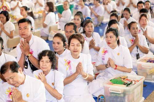 ภาพ No.143380:พิธีตักบาตร ข้าวสารอาหารแห้ง ณ บ้านแก้วเรือนทองคุณยายฯ และ พิธีบูชาข้าวพระ  ณ สภาธรรมกายสากล วัดพระธรรมกาย วันอาทิตย์ที่ 7 กรกฎาคม พ.ศ. 2567