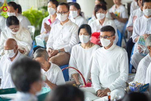 ภาพ No.115458:พิธีตักบาตรฉลองพระใหม่ ในโครงการอุปสมบทหมู่บูชาธรรม 115 ปี คุณยายอาจารย์มหารัตนอุบาสิกาจันทร์ ขนนกยูง วันที่ 19  มกราคม พ.ศ. 2567 ณ มหารัตนวิหารคด วัดพระธรรมกาย