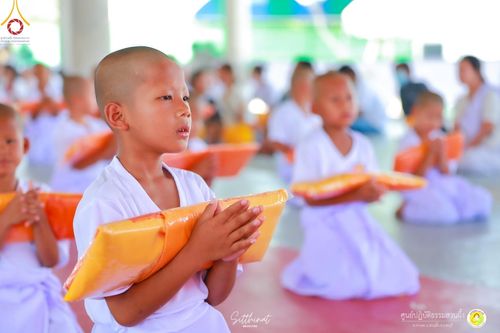 ภาพ No.135649:พิธีขอขมารับผ้าไตร , พิธีบรรพชา ในโครงการบรรพชาสามเณร ฟื้นฟูพระพุทธศาสนาทั่วไทย  ณ ศูนย์ปฏิบัติธรรมสวนผึ้ง จ.ราชบุรี วันที่ 4 เมษายน พ.ศ. 2567