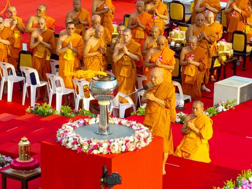 ภาพ No.219565:วันอังคารที่ 22 เมษายน พ.ศ. 2568 พิธีถวายมหาสังฆทานคณะสงฆ์ 40,000 กว่าวัดทั่วประเทศ เนื่องในวันคุ้มครองโลก ณ วัดพระธรรมกาย จ.ปทุมธานี