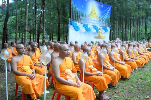 ภาพ No.238332:วันเสาร์ที่ 9 สิงหาคม พ.ศ. 2568 พิธีกลั่นแผ่นดิน โปรยทราย และจุดประทีปถวายเป็นพุทธบูชา จ.ระยอง สถาปนาองค์พระเจดีย์เพื่อสร้างสันติภาพโลก ณ ศูนย์ปฏิบัติธรรมระยอง(บ้านช่องลม) ต.บางบุตร อ.บ้านค่าย จ.ระยอง