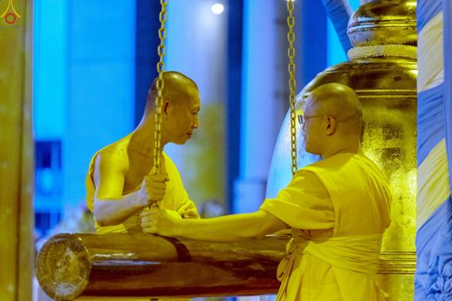 ภาพ No.241169:วันพุธที่ 27 สิงหาคม พ.ศ. 2568 พิธีฉลองชัยสวดมนต์ บทธัมมจักกัปปวัตตนสูตร ครบ 7,650,575,757 จบ ในวันธรรมชัย วัดพระธรรมกาย