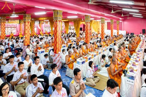 ภาพ No.197341:พิธีเจริญพระพุทธมนต์ ปฏิบัติธรรม มอบทุนการศึกษา ถวายสังฆทาน 108 วัด เพื่อถวายเป็นพุทธบูชา และขับเคลื่อนโครงการหมู่บ้านรักษาศีล 5 โดยคณะสงฆ์จังหวัดนนทบุรี คณะศิษยานุศิษย์วัดพระธรรมกาย โครงการธรรมยาตรา ปีที่ 13 ณ วัดตะเคียน อ.บางกรวย จ.นนทบุรี