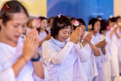 ภาพ No.224200:วันที่ 3-5 พฤษภาคม พ.ศ. 2568  กิจวัตร-กิจกรรมโครงการปฏิบัติธรรมอบรมศีลธรรม “บวชอุบาสิกาแก้ว” ถวายเป็นพระราชกุศล แด่พระบาทสมเด็จพระเจ้าอยู่หัว เนื่องในโอกาสมหามงคล “วันฉัตรมงคล” ณ วัดพระธรรมกาย อ.คลองหลวง จ.ปทุมธานี