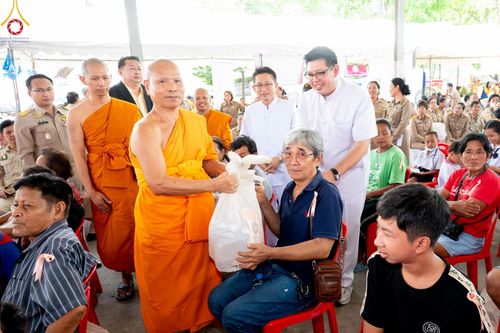 ภาพ No.58062:โครงการจัดหน่วยบริการจังหวัดเคลื่อนที่ และหน่วยบำบัดทุกข์ บำรุงสุข สร้างรอยยิ้ม ให้ประชาชนจังหวัดปทุมธานี ในวันพฤหัสบดีที่ 25 เมษายน พ.ศ. 2567 ณ วัดเกิดการอุดม อ.คลองหลวง จ.ปทุมธานี