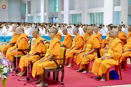 ภาพ No.222755:วันอาทิตย์ต้นเดือนที่ 4 พฤษภาคม พ.ศ. 2568 พิธีบูชาข้าวพระ ณ สภาธรรมกายสากล วัดพระธรรมกาย