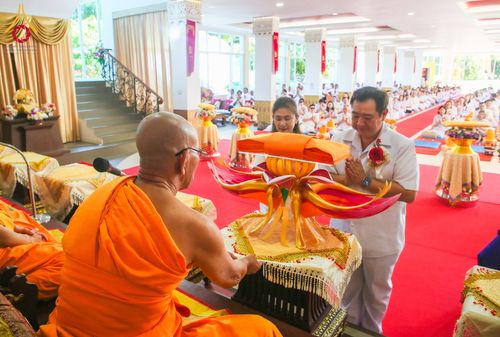 ภาพ No.171920:พิธีทอดกฐินสร้างพระเจดีย์ ประดิษสถานพระบรมสารีริกธาตุ ณ วัดกิ่วลม อ.ฮอด จ.เชียงใหม่ ในโครงการกฐินสามัคคีทั่วไทย 30,000 วัด บูชาธรรม 80 ปี หลวงพ่อธัมมชโย โดยคณะศิษยานุศิษย์วัดพระธรรมกาย วันที่ 26 ตุลาคม พ.ศ. 2567