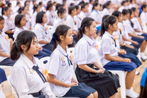 ภาพ No.245903:วันเสาร์ที่ 13 กันยายน พ.ศ. 2568 พิธีมอบผ้าไตรประธานกฐินสัมฤทธิ์เด็กดี V-Star ณ สภาธรรมกายสากล วัดพระธรรมกาย