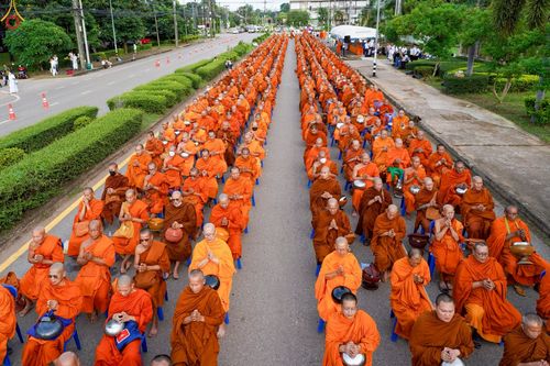 ภาพ No.229837:วันพฤหัสบดีที่ 26 มิถุนายน พ.ศ. 2568 พิธีตักบาตรพระ 1,165 รูป ฉลองก่อตั้งเมืองวานรนิวาส ครบรอบ 164 ปี ณ ถนนวานรนิวาส-อากาศอำนวย อ.วานรนิวาส จ.สกลนคร