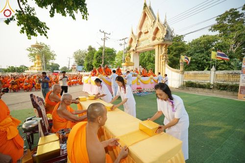 ภาพ No.135381:โครงการตักบาตรข้าวสารอาหารแห้งพระภิกษุสามเณร ๑,๐๐๐ รูป วันอังคารที่ ๙ เมษายน พ.ศ.๒๕๖๗ ณ ถนนหน้าที่ว่าการอำเภอคลองขลุง (เส้นเลียบแม่น้ำปิง) ตำบลคลองขลุง อำเภอคลองขลุง จังหวัดกำแพงเพชร