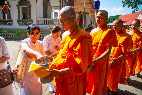 ภาพ No.181198:พิธีอุปสมบท ณ วัดพระเจ้าตนหลวง จังหวัดลำพูน ในโครงการอุปสมบทบูชาธรรมมหาปูชนียาจารย์ วันที่ 8 ธันวาคม พ.ศ. 2567