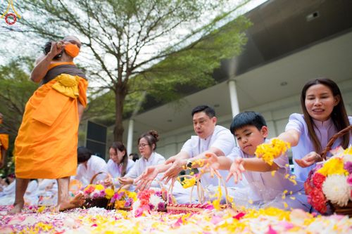 ภาพ No.120299:พิธีต้อนรับพระธรรมยาตรา ในโครงการธรรมยาตรา กตัญญูบูชา มหาปูชนียาจารย์ พระมงคลเทพมุนี(สด จนฺทสโร) พระผู้ปราบมาร อนุสรณ์สถาน 7 แห่ง ปีที่ 12 วันที่ 28 มกราคม พ.ศ. 2567 ณ วัดพระธรรมกาย จ.ปทุมธานี (ชุดที่ 2)