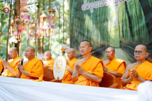 ภาพ No.169535:พิธีทอดกฐิน ณ ศูนย์ปฏิบัติธรรมนานาชาติตะวันพร้าว จ.เชียงใหม่ ในโครงการกฐินสามัคคีทั่วไทย 30,000 วัด บูชาธรรม 80 ปี หลวงพ่อธัมมชโย โดยคณะศิษยานุศิษย์วัดพระธรรมกาย วันที่ 25 ตุลาคม พ.ศ. 2567