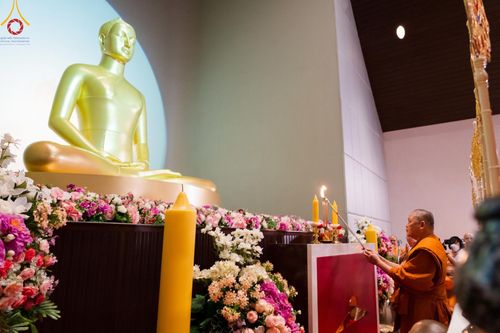 ภาพ No.123225:พิธีพระราชทานสัญญาบัตร พัดยศ และผ้าไตร แด่พระสงฆ์ในเขตปกครองคณะสงฆ์หนกลาง ณ วัดพระศรีมหาธาตุ เขตบางเขน กรุงเทพมหานคร และพิธีมุทิตาสักการะพระสังฆาธิการ ผู้ได้รับเลื่อนและตั้งสมณศักดิ์ ตามพระบรมราชโองการ ณ วัดพระธรรมกาย ในวันที่ 4 กุมภาพันธ์ พ.ศ. 2567