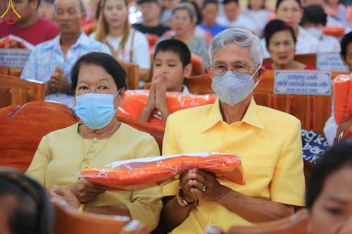 ภาพ No.166363:พิธีทอดกฐิน ณ วัดคูหาสุวรรณ จ.สุโขทัย ในโครงการกฐินสามัคคีทั่วไทย 30,000 วัด บูชาธรรม 80 ปี หลวงพ่อธัมมชโย โดยคณะศิษยานุศิษย์วัดพระธรรมกาย วันที่ 27 ตุลาคม พ.ศ. 2567