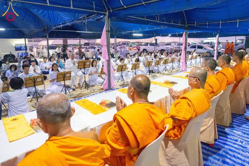 ภาพ No.191011:พิธีถวายภัตตาหารเป็นสังฆทาน แด่พระธรรมยาตรา ณ อนุสรณ์สถานคลองบางนางแท่น อ.สามพราน จ.นครปฐม ในโครงการธรรมยาตรา กตัญญูบูชา มหาปูชนียาจารย์ พระมงคลเทพมุนี(สด จนฺทสโร) พระผู้ปราบมาร อนุสรณ์สถาน 7 แห่ง ปีที่ 13 วันที่ 8 มกราคม พ.ศ. 2568