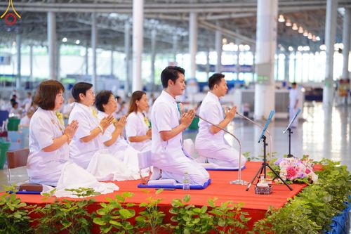 ภาพ No.149890:พิธีตักบาตร , พิธีปฎิบัติธรรม , พิธีถวายภัตตาหารเมนูสวรรค์ ในพรรษาแห่งการเข้าถึงธรรม วันธรรมชัย วันอังคารที่ 27 สิงหาคม พ.ศ.2567 ณ สภาธรรมกายสากล วัดพระธรรมกาย
