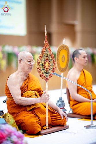 ภาพ No.208771:พระบาทสมเด็จพระเจ้าอยู่หัวทรงพระกรุณาโปรดเกล้าฯ พระราชทานภัตตาหารพระราชทาน แด่พระภิกษุ สามเณร ในการสอบบาลีสนามหลวง ณ วัดพระธรรมกาย วันที่ 22 กุมภาพันธ์ พ.ศ. 2568 ณ วัดพระธรรมกาย อำเภอคลองหลวง จังหวัดปทุมธานี