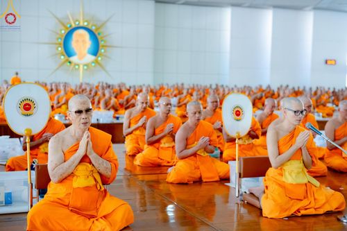 ภาพ No.177358:พิธีถวายภัตตาหารเมนูสวรรค์ และพิธีบุพเปตพลี ครั้งที่ 158 ร่วมอุทิศบุญแด่หมู่ญาติที่ล่วงลับไปแล้ว และสืบทอดอายุพระพุทธศาสนา ณ วัดพระธรรมกาย วันที่ 30 พฤศจิกายน พ.ศ.2567 (วันพระ แรม 15 ค่ำ เดือน 12)