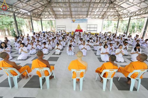 ภาพ No.152398:พิธีมอบสไบแก้ว โครงการอบรมอุบาสิกาแก้วจังหวัดบุรีรัมย์รุ่นที่ 1 วันที่ 6-8 กันยายน พ.ศ. 2567