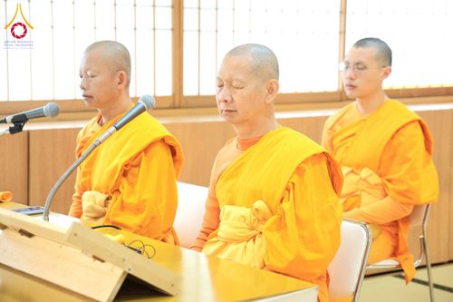 ภาพ No.213420:วันอาทิตย์ที่ 16 มีนาคม พ.ศ. 2568 พิธีบุพเปตพลี, ถวายภัตตาหาร, ปล่อยปลา วัดพระธรรมกายคานากาว่า ประเทศญี่ปุ่น