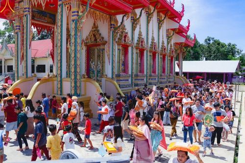 ภาพ No.179235:พิธีทอดกฐิน ณ วัดถ้ำคีรีวงศ์ อ.เปิ้นดัง รัฐเคด้าห์ ประเทศมาเลเซีย ในโครงการกฐินสามัคคีทั่วไทย 30,000 วัด บูชาธรรม 80 ปี หลวงพ่อธัมมชโย โดยคณะศิษยานุศิษย์วัดพระธรรมกาย วันที่ 1 พฤศจิกายน พ.ศ. 2567