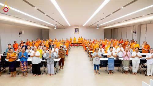 ภาพ No.222427:วันที่ 21 เมษายน พ.ศ. 2568 หลวงพ่อทัตตชีโวต้อนรับคณะสงฆ์ สปป.ลาว ณ อาคาร 100 ปี คุณยายมหารัตนอุบาสิกาจันทร์ ขนนกยูง วัดพระธรรมกาย