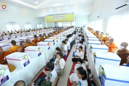 ภาพ No.107292:พิธีเจริญพระพุทธมนต์ ปฏิบัติธรรม มอบทุนการศึกษา ถวายสังฆทาน 140 วัด ณ ศุนย์ปฏิบัติธรรมพระมงคลเทพมุนี อ.สองพี่น้อง จ.สุพรรณบุรี วันเสาร์ที่ 6 มกราคม พ.ศ. 2567