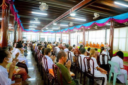 ภาพ No.165203:พิธีทอดกฐิน ณ วัดอินทโชติสังฆโพธิ์ธาราม อ.พนมสารคาม จ.ฉะเชิงเทรา ในโครงการกฐินสามัคคีทั่วไทย 30,000 วัด บูชาธรรม 80 ปี หลวงพ่อธัมมชโย โดยคณะศิษยานุศิษย์วัดพระธรรมกาย วันที่ 20 ตุลาคม พ.ศ. 2567