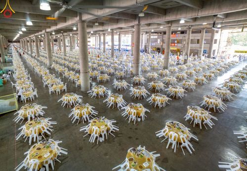 ภาพ No.219390:วันอังคารที่ 22 เมษายน พ.ศ. 2568 พิธีมอบปัจจัยช่วยเหลือครู 4 จังหวัดชายแดนภาคใต้ , พิธีกล่าวคำถวายอุปกรณ์ เพื่อเตรียมการต้อนรับคณะสงฆ์ฯ , พิธีกล่าวคำถวายภัตตาหารเป็นสังฆทาน , คณะสงฆ์ฉันภัตตาหารเพล  เนื่องในวันคุ้มครองโลก พิธีถวายมหาสังฆทานแด่คณะสงฆ์