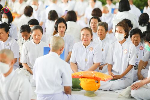 ภาพ No.62717:พิธีขอขมามอบผ้าไตร ในโครงการอุปสมบทหมู่ บูชาธรรมหลวงพ่อธัมมชโย พ.ศ.2567  โครงการอุปสมบทหมู่ธรรมทายาท ระดับอุดมศึกษา รุ่นที่51 (ภาคฤดูร้อน) โครงการบวชพระนานาชาติ AEC และ WAB รุ่นผู้บริหาร(รุ่นที่2) ณ ลานธรรม พระมหาธรรมกายเจดีย์ วันที่ 13 เมษายน พ.ศ. 2567