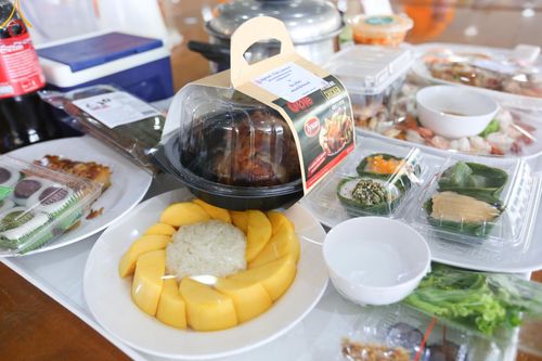 ภาพ No.162118:พิธีถวายภัตตาหารเมนูสวรรค์ เนื่องในวันออกพรรษา (ขึ้น 15 ค่ำ เดือน 11) วันพฤหัสบดีที่ 17 ตุลาคม พ.ศ. 2567 ณ หอฉันคุณยายอาจารย์ฯ วัดพระธรรมกาย