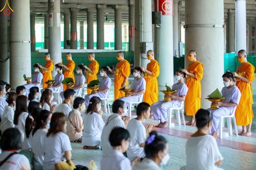 ภาพ No.82506:พิธีปลงผมนาคธรรมทายาท ในโครงการธรรมทายาทระดับอุดมศึกษา รุ่นที่ 50 ภาคฤดูฝน ในวันที่ 10 มิถุนายน พ.ศ. 2566 ณ วัดพระธรรมกาย